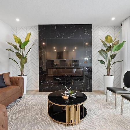 Luxury-4Bed With Ac-86"Tv-Brandnew In Cranston, Calgary Βίλα Εξωτερικό φωτογραφία