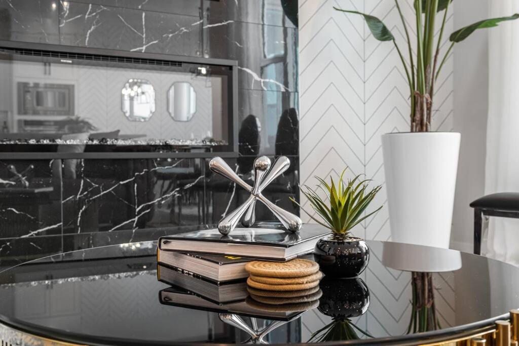 Luxury-4Bed With Ac-86"Tv-Brandnew In Cranston, Calgary Βίλα Εξωτερικό φωτογραφία