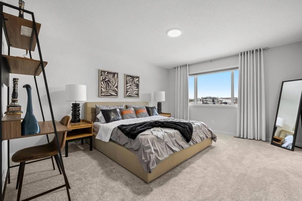 Luxury-4Bed With Ac-86"Tv-Brandnew In Cranston, Calgary Βίλα Εξωτερικό φωτογραφία